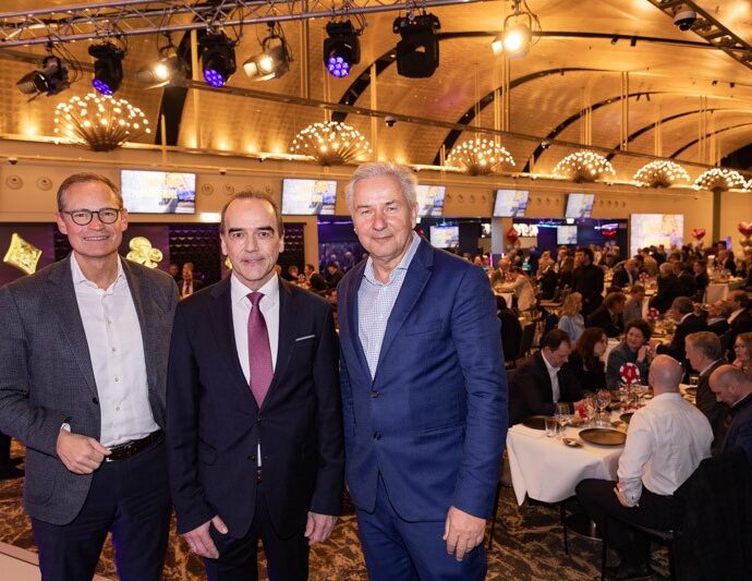 Glückwunsch von zwei regierenden Bürgermeistern - Klaus Wowereit und Michael Müller - zur Neueröffnung der Spielbank Berlin.